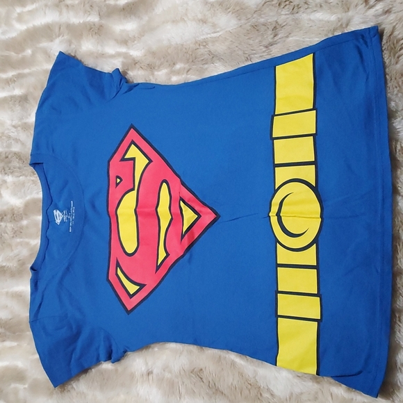 EUC Superman 🦸‍♂️ T-shirt - Picture 1 of 4
